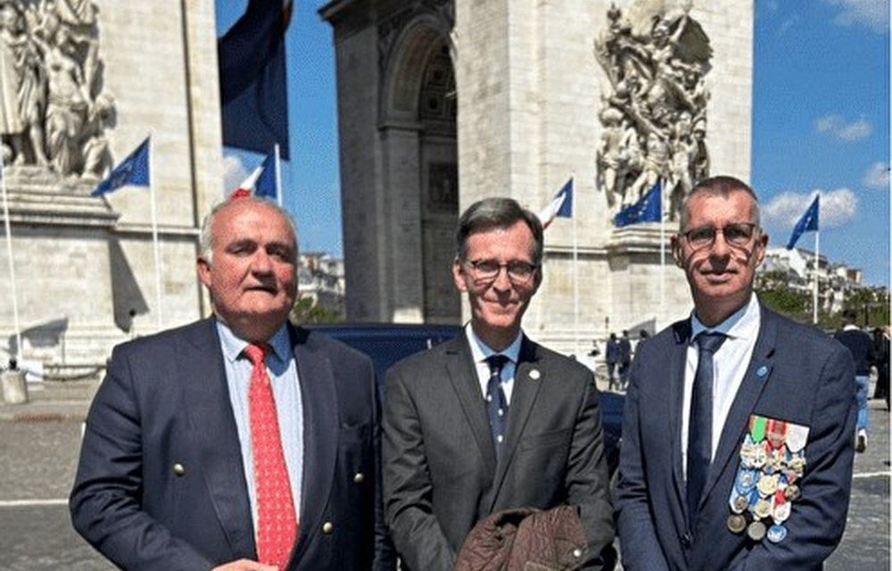 Représentants de l'ACRO lors d'une cérémonie mémorielle